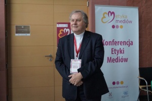 ksiądz drożdż przewodnniczący konferencji etyki mediów